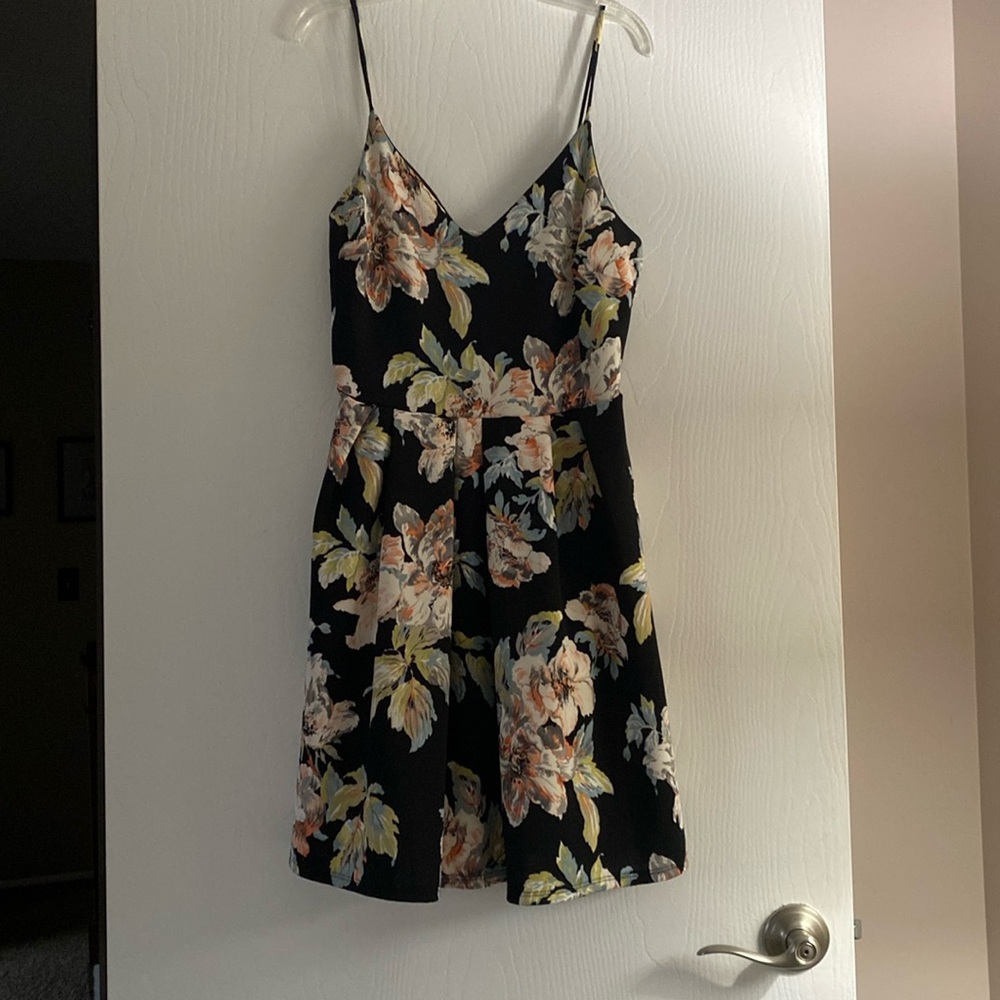 Black and floral dress (Size Large)